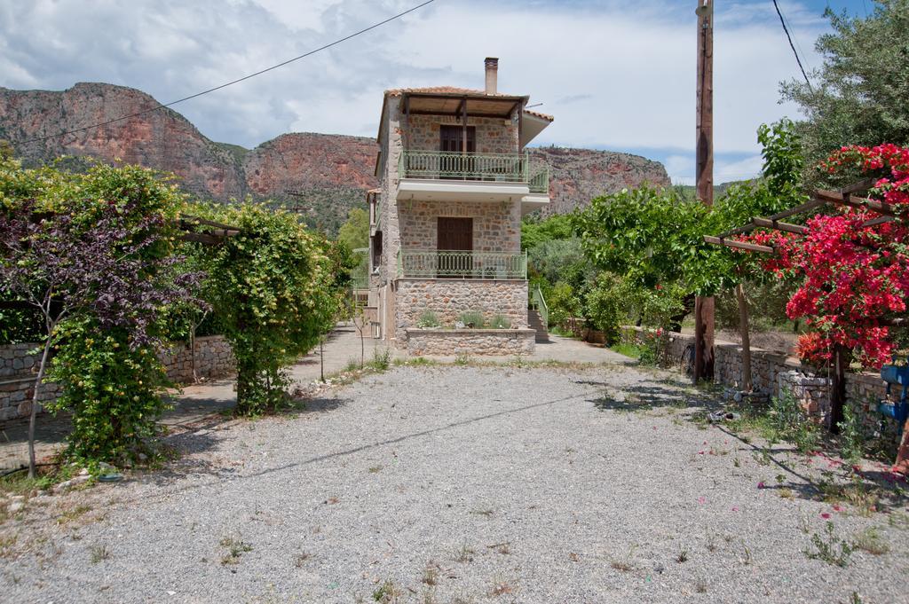 Picturesque Houses Leonidio Exterior photo